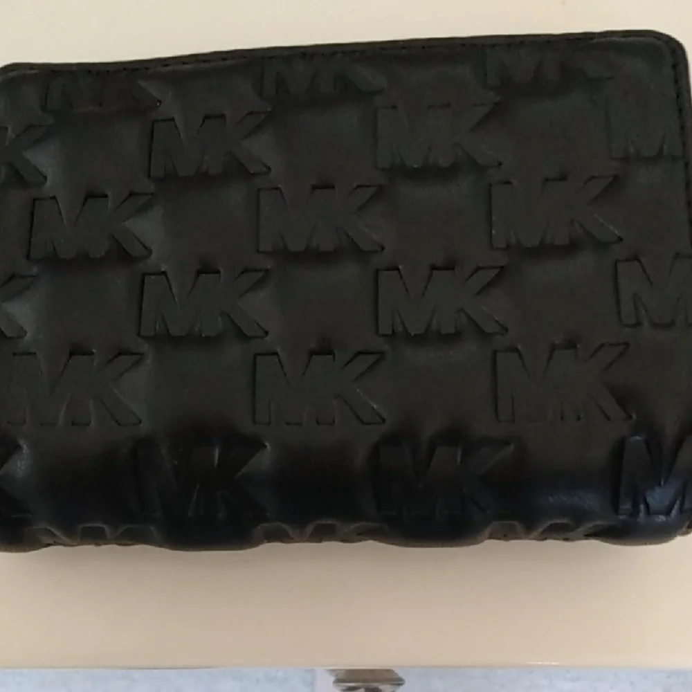 Michael Kors Jet Set Quilted MK Logo Medium Bifold Wallet NWOT